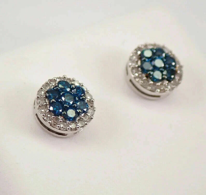 Aretes para mujer enchapados en oro blanco de 14 k con racimo de diamantes azules de 2 quilates creados en laboratorio Foto 4 de 4