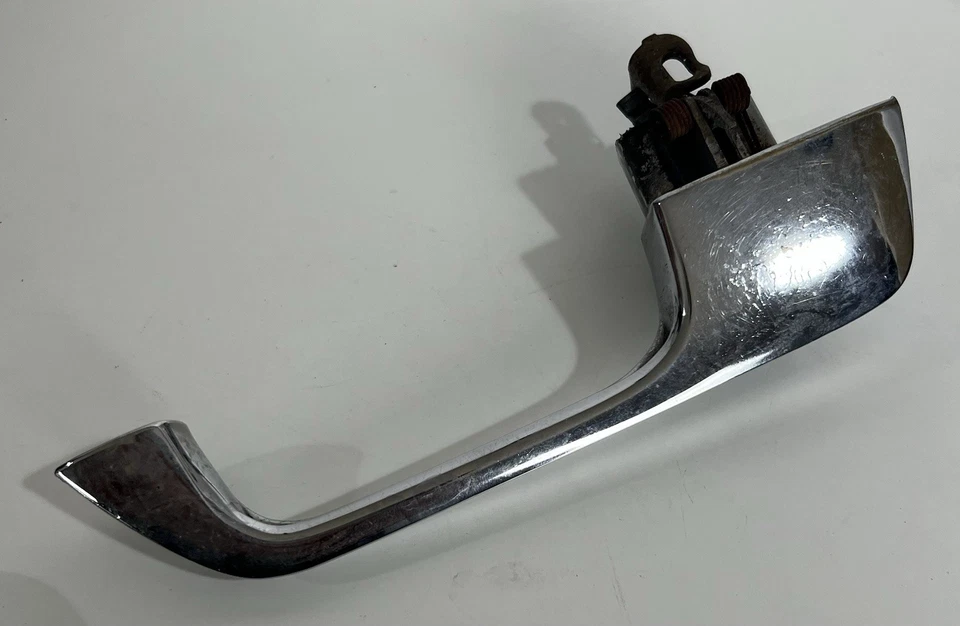 Manija de puerta lateral izquierda carrocería cuadrada Chevy/GMC Foto 4 de 4