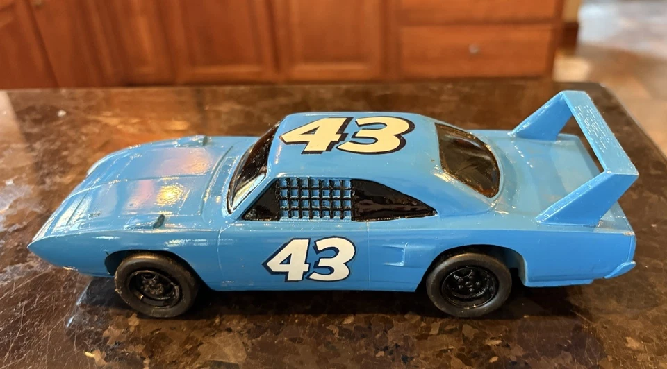 RARE Wooden-Oodens #43 STP Richard Petty 1:24 Superbird Wood Race Car - NEW - Image 2 of 4