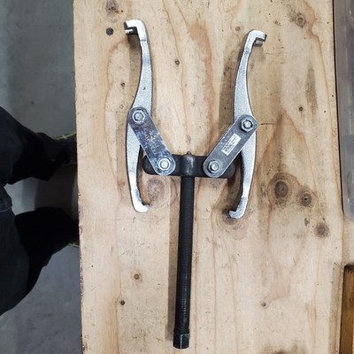 OtC 1035 7 Ton 2 Jaw Reversible Puller Reach 5'' Spread 9''
