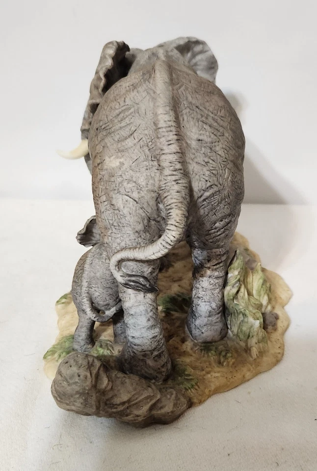 INTERIORES DEL HOGAR INSTINTOS PROTECTORES OBRA MAESTRA PORCELANA MADRE Y BEBÉ ELEFANTE Foto 4 de 4