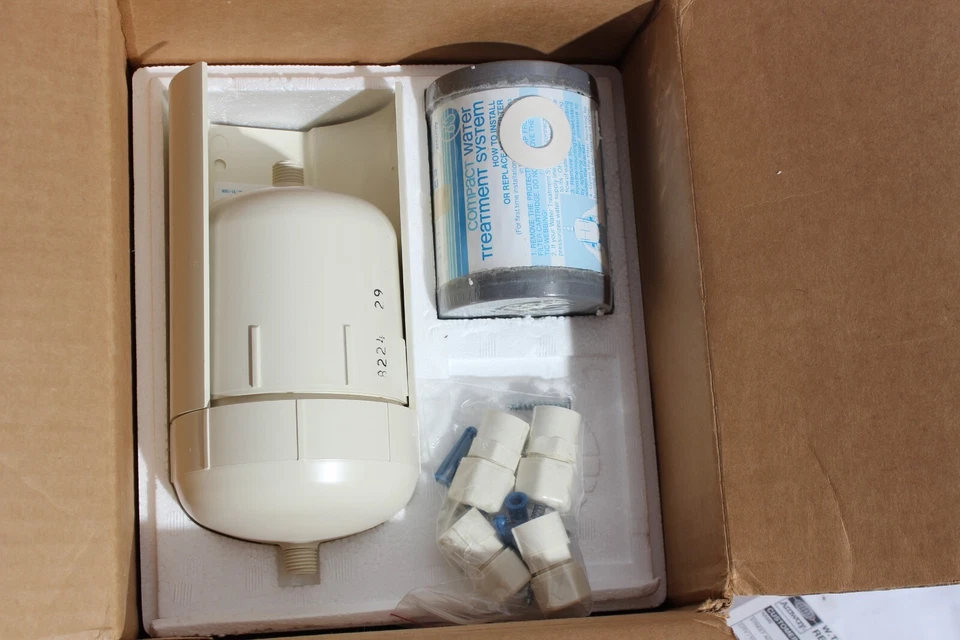 Amway E-9395 Kompaktes Wasseraufbereitungssystem mit E-9396 Filter