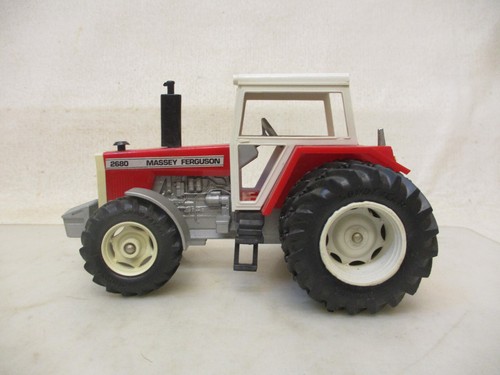 x-89725 Britains 1:32 trattore Massey Ferguson 2680 con lievi segni di usura - Foto 3 di 6