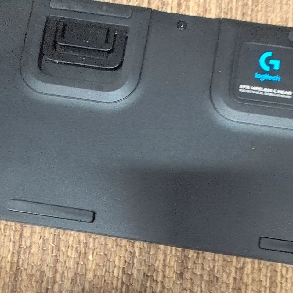 Logitech G915 LIGHTSPEED Wireless RGB - coming in box of g915x- light use - Image 3 of 4