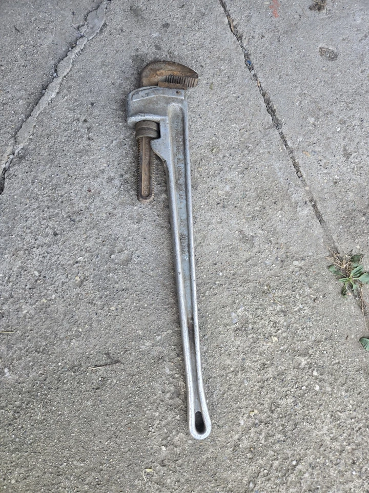 Ridgid 836 铝制 HD 36 英寸 900 毫米管扳手岭工具 Co. Elyria 美国俄亥俄州 — 第 2/4 张图片