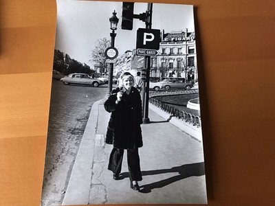 RITA PAVONE sur LES CHAMPS ELYSÉES PARIS - ORIGINAL PRESSEFOTO 21x30
