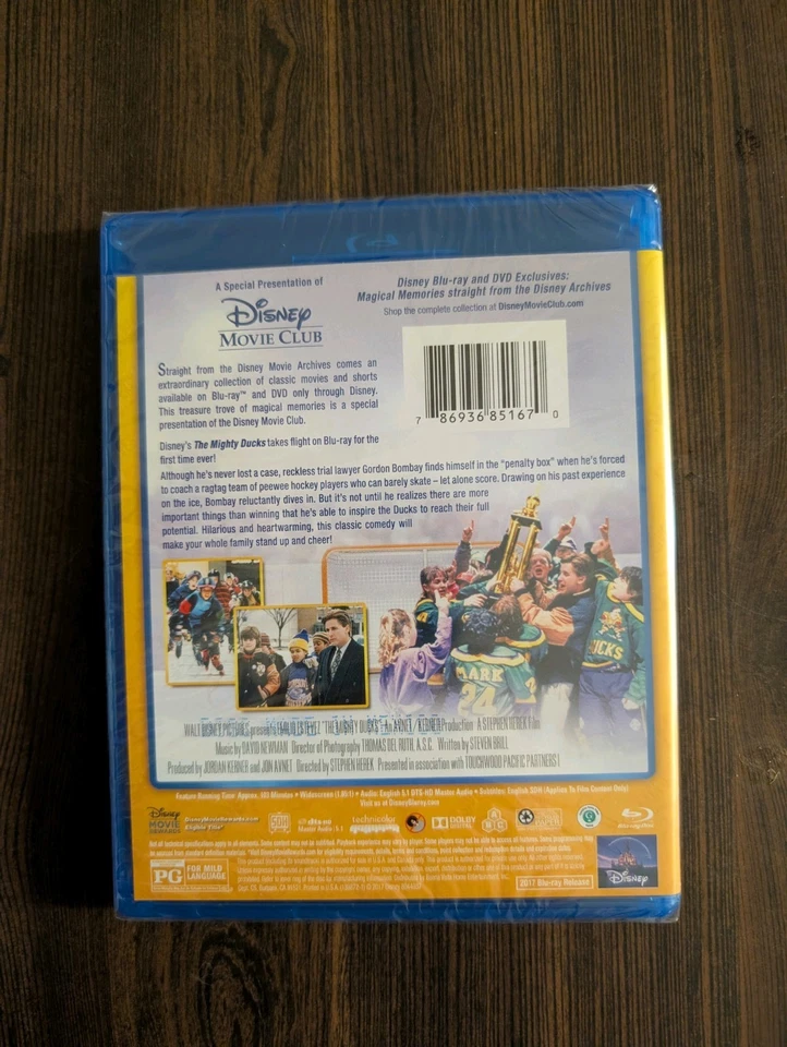 The Mighty Ducks Trilogy Disney Movie Club Exclusive (Blu-ray) Foto 3 de 4