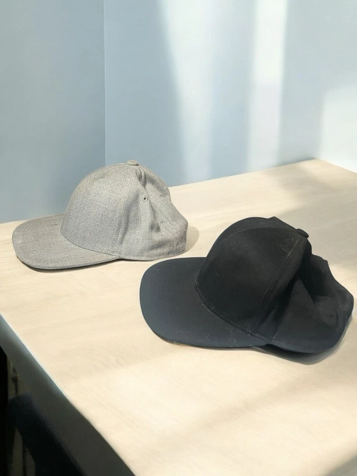 Paquete de gorras H&M Snapback - gorras ajustables negras y grises división ropa de calle Foto 2 de 4