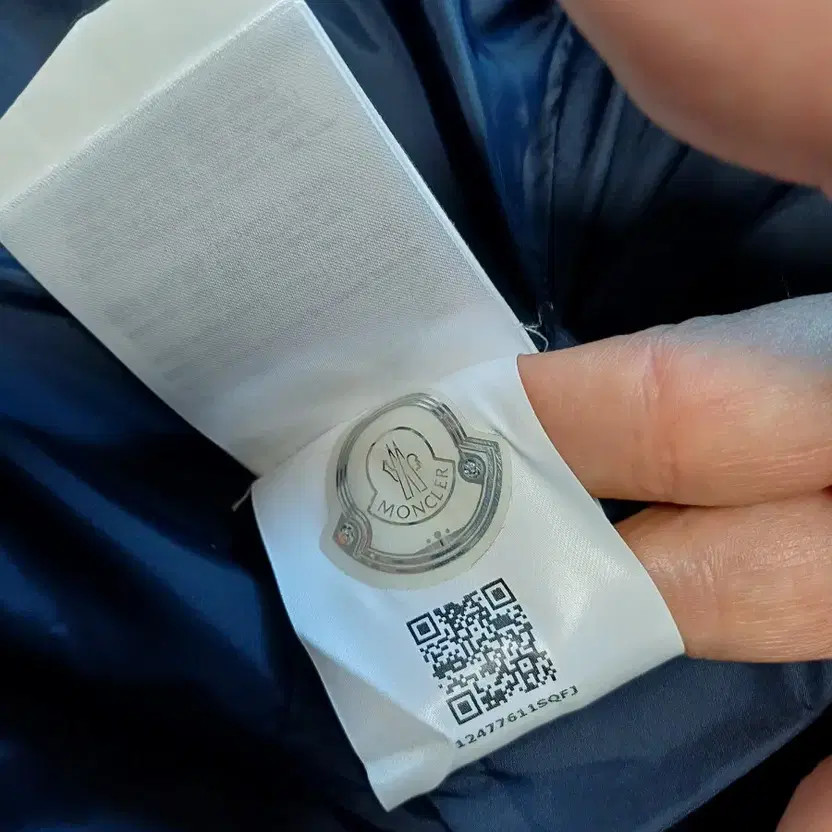 Moncler Phlamette Women's 44 Down Puffer, Excellent Condition thumbnail 2