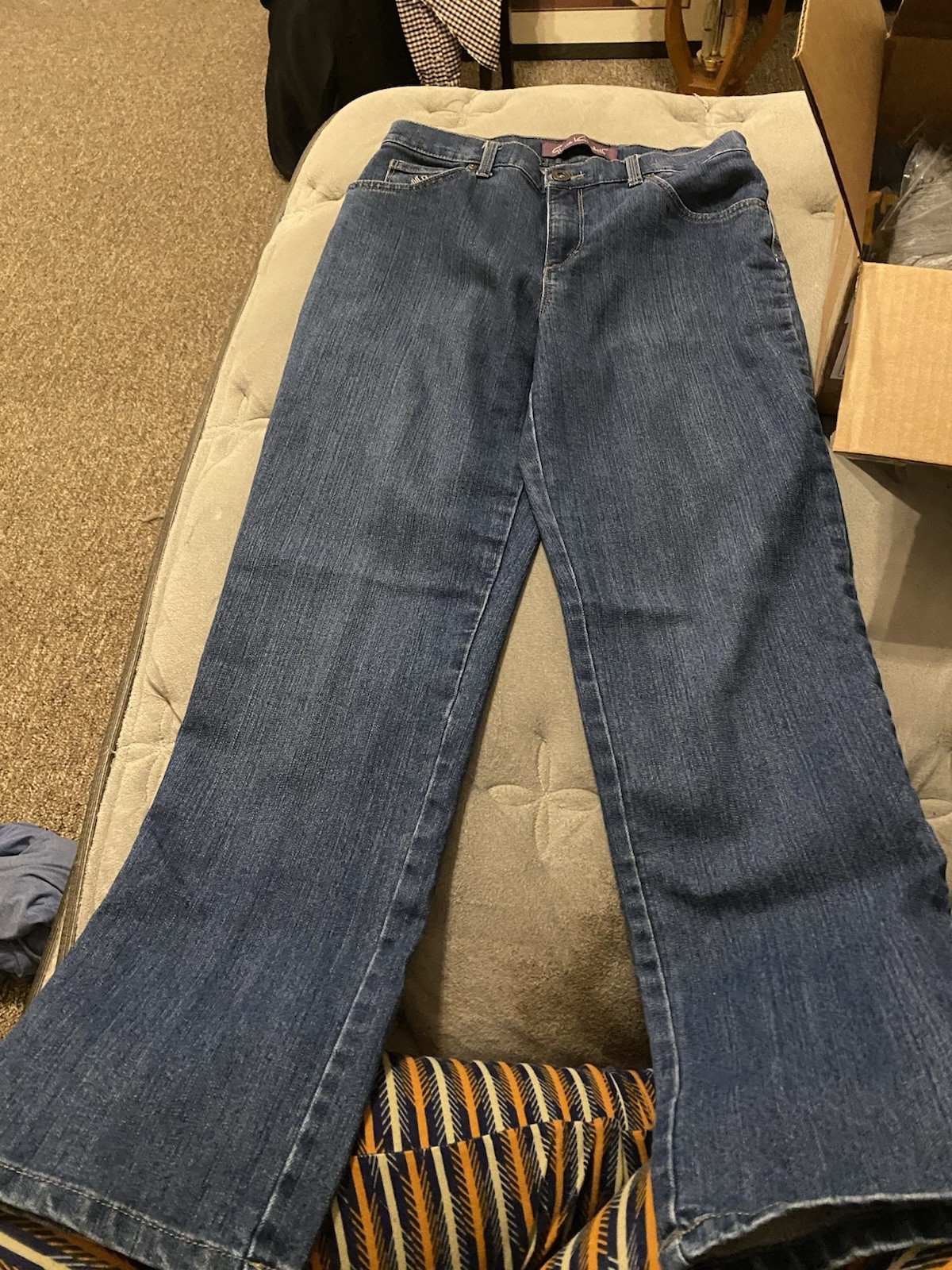 Gloria Vanderbilt Dark Blue Flare Jeans size 6