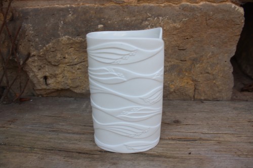 kleine Vase AK Kaiser Porzellan Design M.Frey florales Relief 60er 70er Jahre - Bild 2 von 8