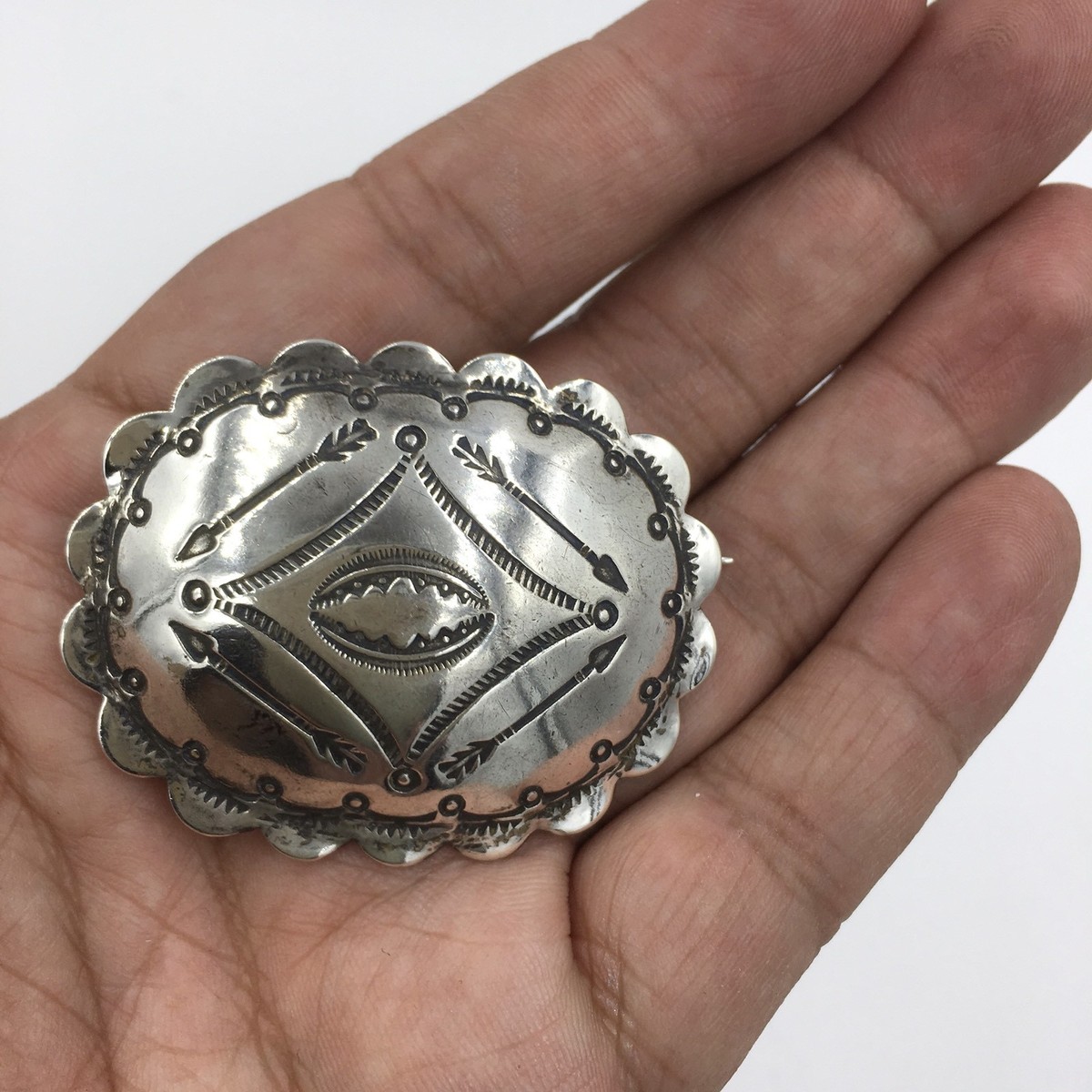 Broche Art Déco Argentée Avec Zirconium - Style Indien - Occasion