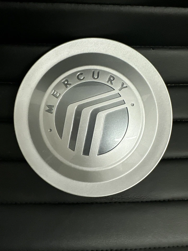 03-11 Mercury Grand Marquis calota central de substituição 6W33-1A096-AB. - Imagem 4 de 4