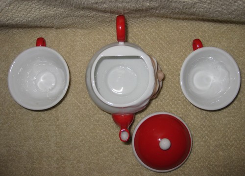 SANTA MINIATURE TEAPOT AND 2 CUPS, DEPT 56, READY TO HAVE A TEA PARTY! - Picture 8 of 18