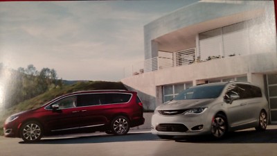 2018 CHRYSLER PACIFICA CAR MINIVAN AUTO BOOKLET PORTFOLIO