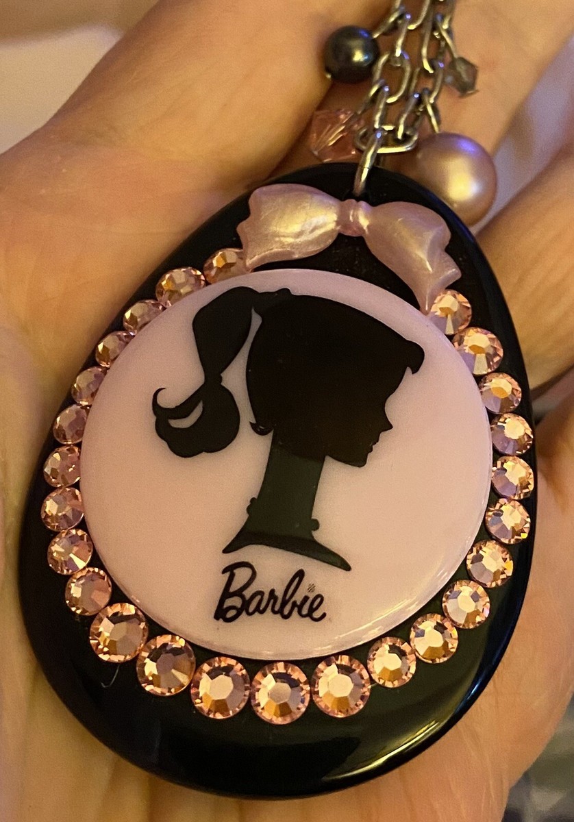 TARINA TARANTINO×Barbie コラボ ペンダント ネックレス BARBIE TEARDROP NECKLACE – TARINA TARANTINO