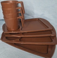 Set of 4 Vintage Brown Retro Fremware Picnic Plates/Snack Trays W/Matching Cups