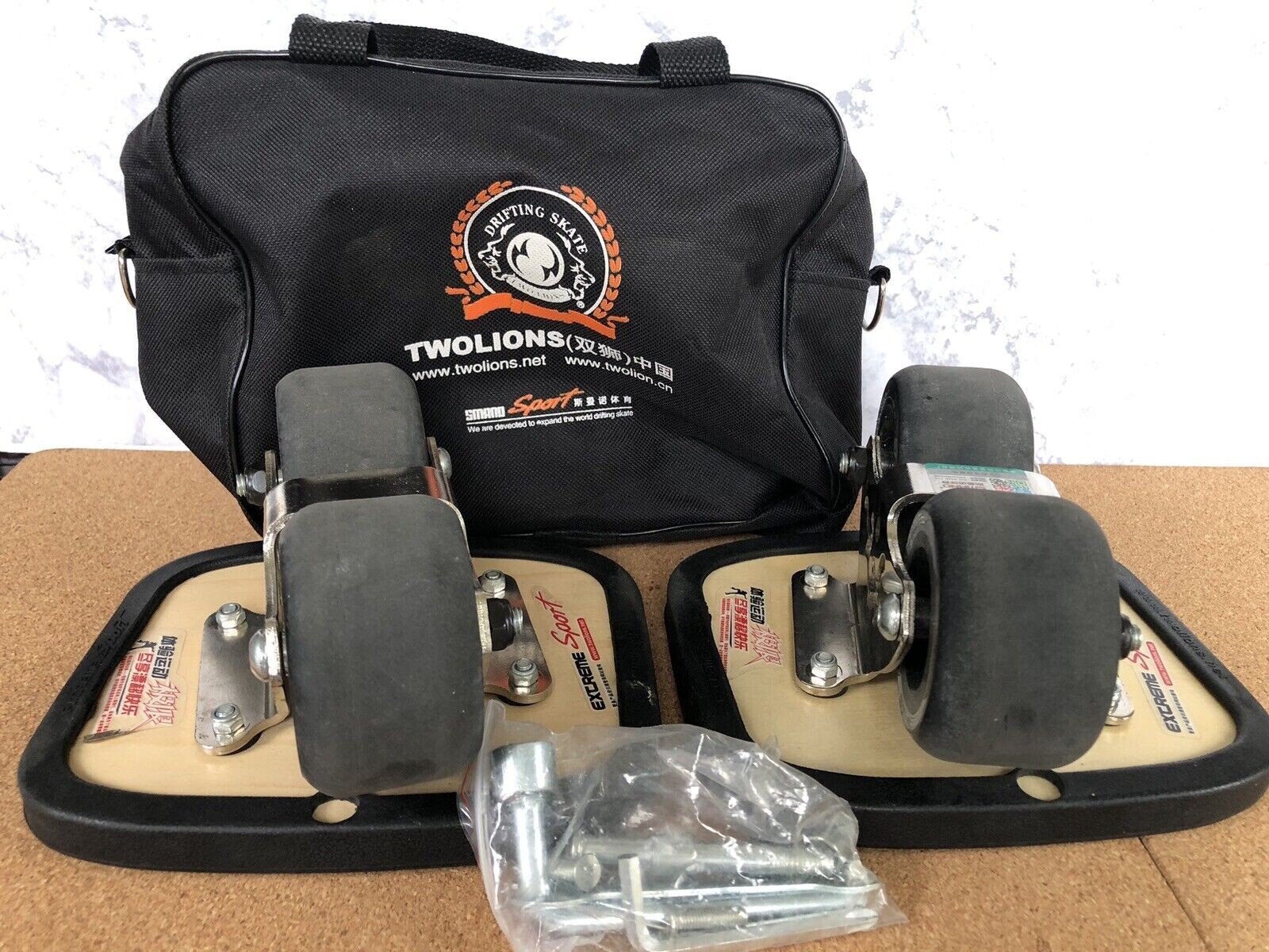 Twolions Freeline Drift Skates - 7-lagiges Ahornholz Deck Mit PU Rädern