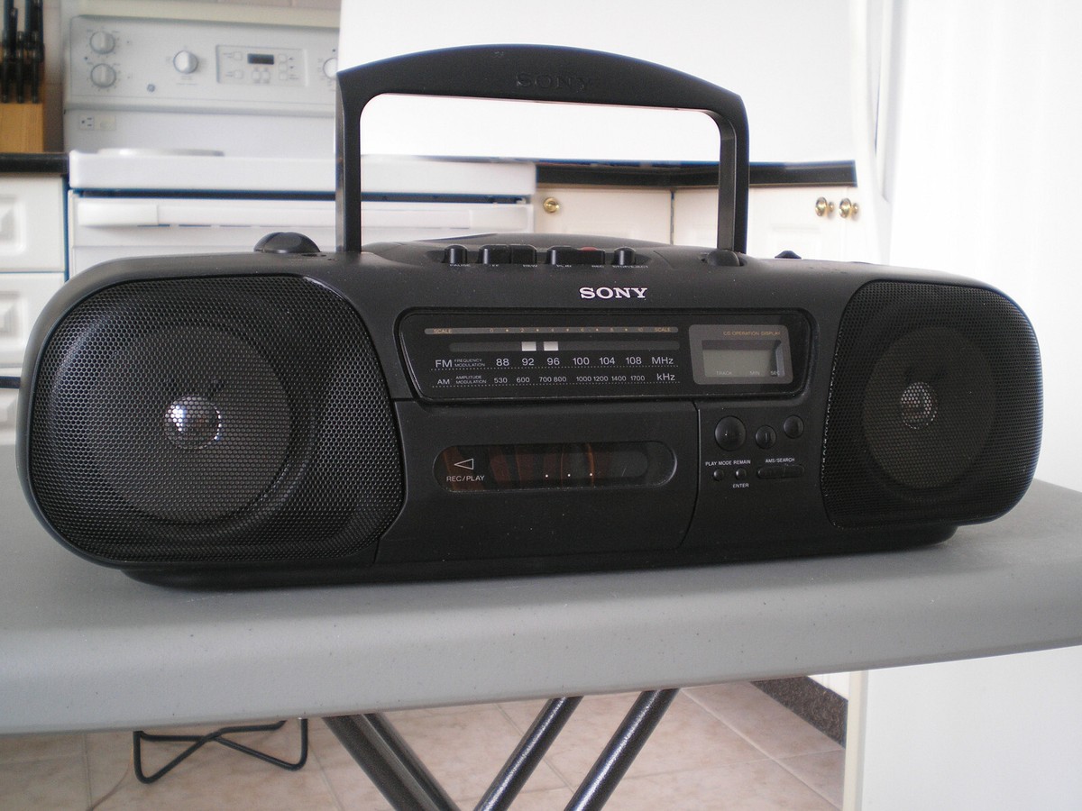 Sony CFD 10 single CD player radio AM/FM stereo with cassette