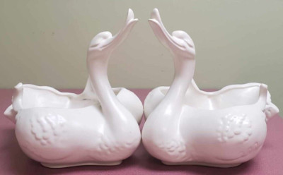 VINTAGE Hull Pottery Imperial #23 Pair of White Swan Planter Pots / Trinket Tray