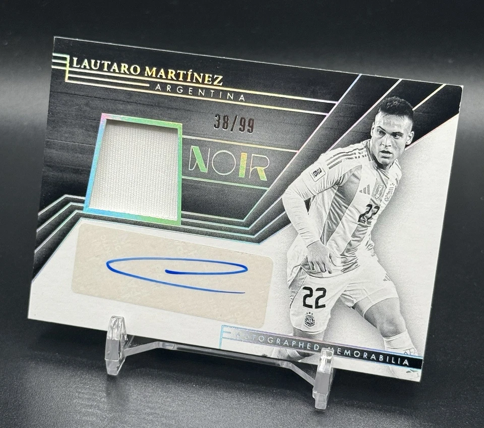Parche Panini Noir FIFA Fútbol Lautaro Martínez SP 2024/25 AUTOMÁTICO #/99 Argentina Foto 3 de 4
