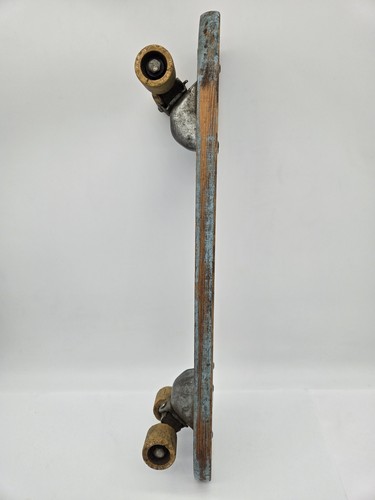 Skateboard vintage anni 60 Roller Derby Mustang 15 vernice blu con giallo 21”x5” - Foto 5 di 16