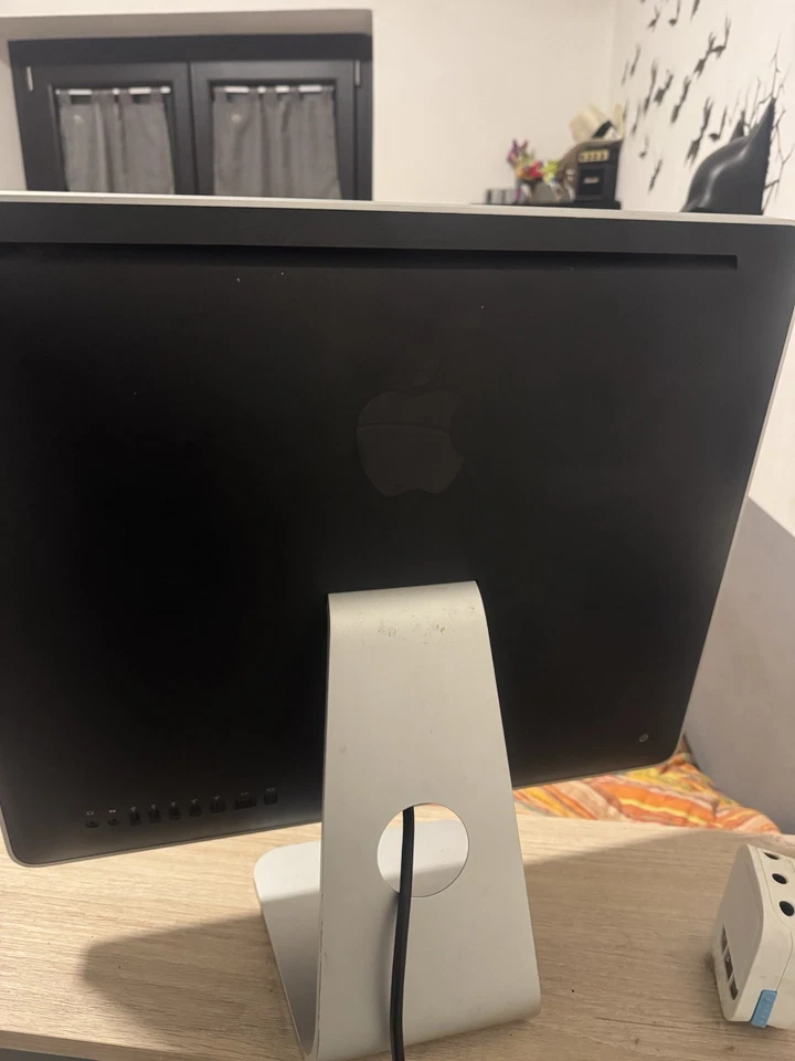 iMac 20/2.66/2GB/320GB/SD/ITA model A1224 - Immagine 2 di 3