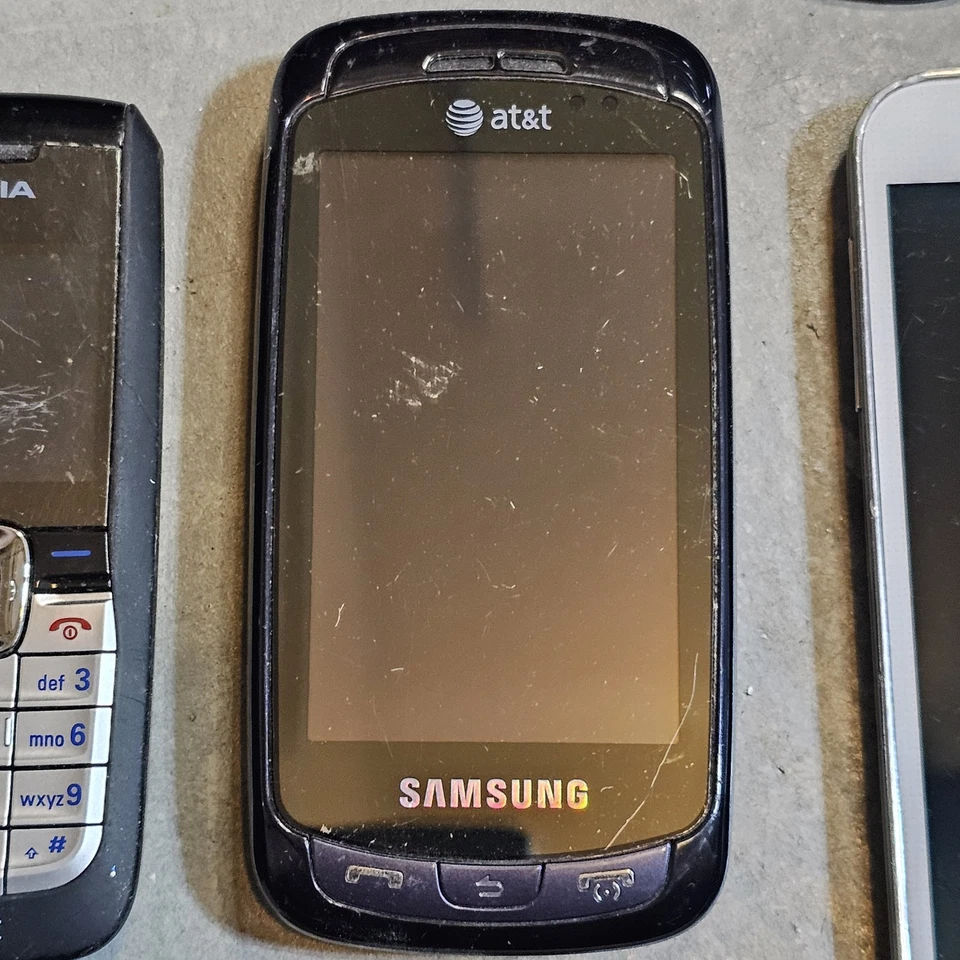 Lote de teléfonos celulares para piezas o reparación - Samsung, LG, Nokia, AT&T - SIN PROBAR Foto 3 de 4