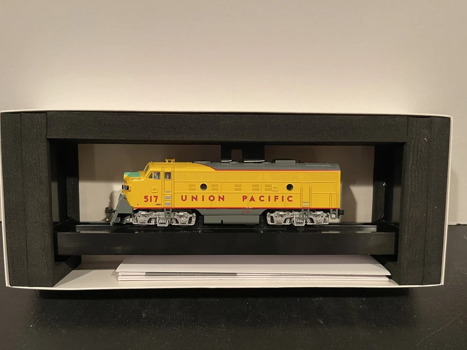 Bowser Executive Line HO Scale Union Pacific F9AM + F3B #517 & #522 w DCC & Snd - Image 3 of 4