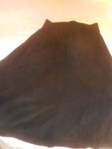 CHICO'S  TRAVELERS   BLACK  A  _LINE  SKIRT  PULL  ON SIZE 1  (  waist  28 )