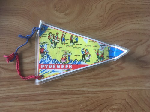 DRAPEAU FANION ancien Automobilia Caravane PYRENEES plastifié E103 - 第 1/2 張圖片