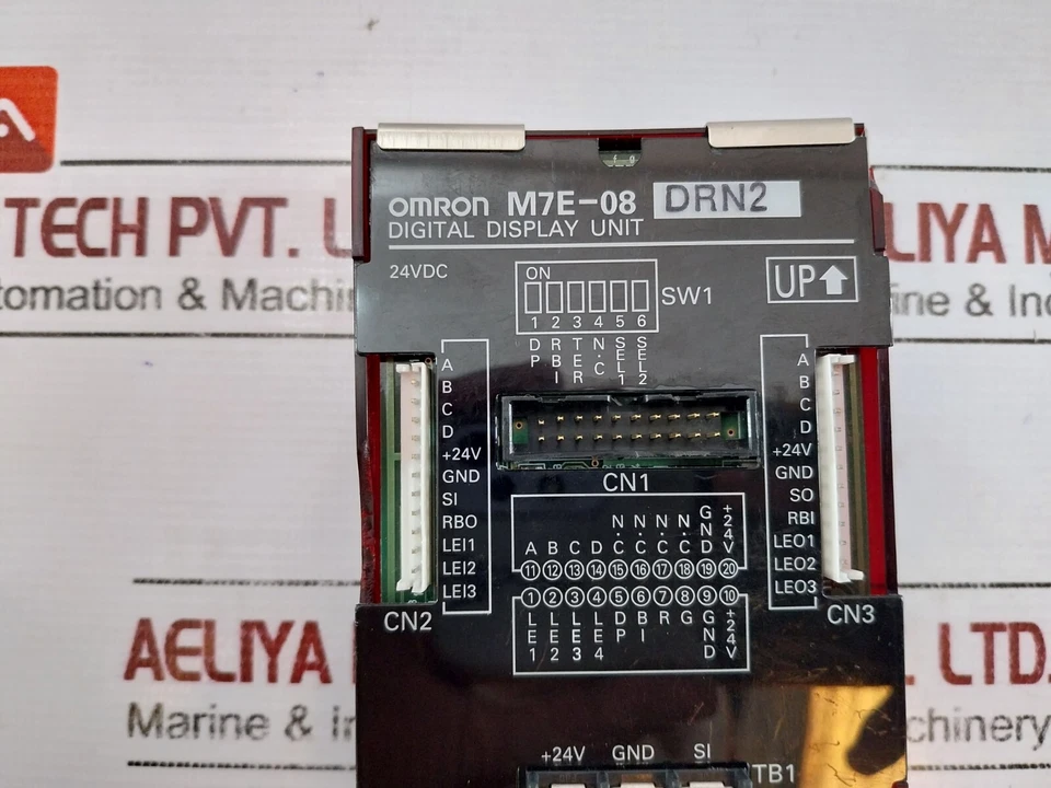 Pantalla digital Omron M7E-08 con función de transmisión en serie de ahorro de cables 24VDC Foto 3 de 4