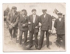 M305 - Photo Memory * Group of Men * Flag * 1930s