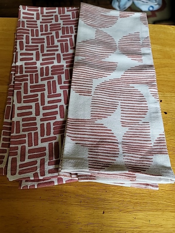 Towel Setvof 2 Red And White Towels