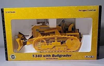 1999 Ertl 1:16 Scale CASE International T-340 With Bullgrader Item 4380 