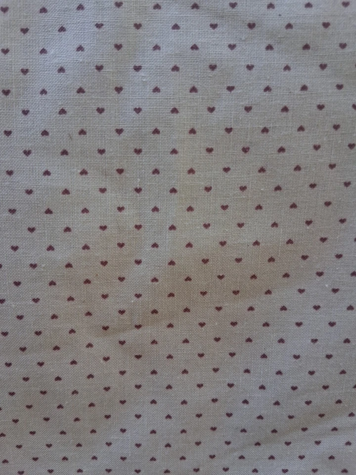 Tela Swiss Mini Heart Dot, bronceada, 2 1/2 yardas Foto 2 de 2