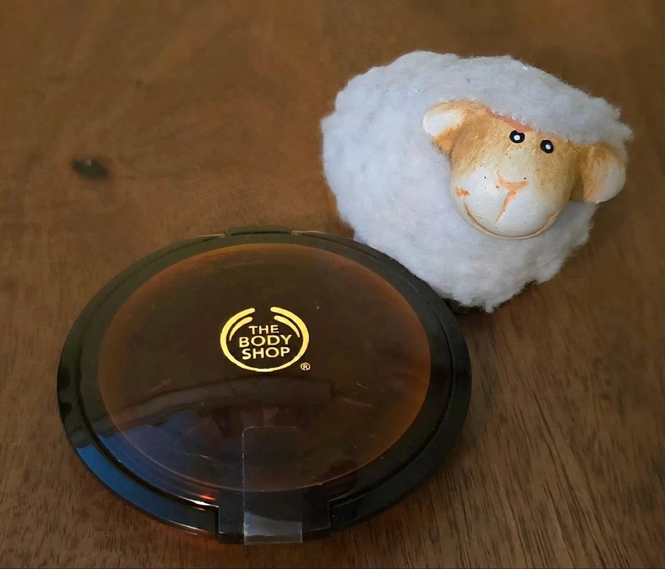 Polvo bronceador tono 04 mate profundo The Body Shop 0,39 oz/11 g Foto 4 de 4