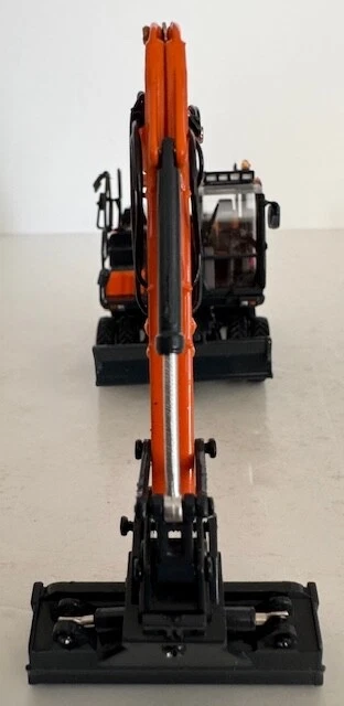 1:50 Doosan DX140W Wheeled Excavator UH8108 By Universal Hobbies - Image 4 of 4