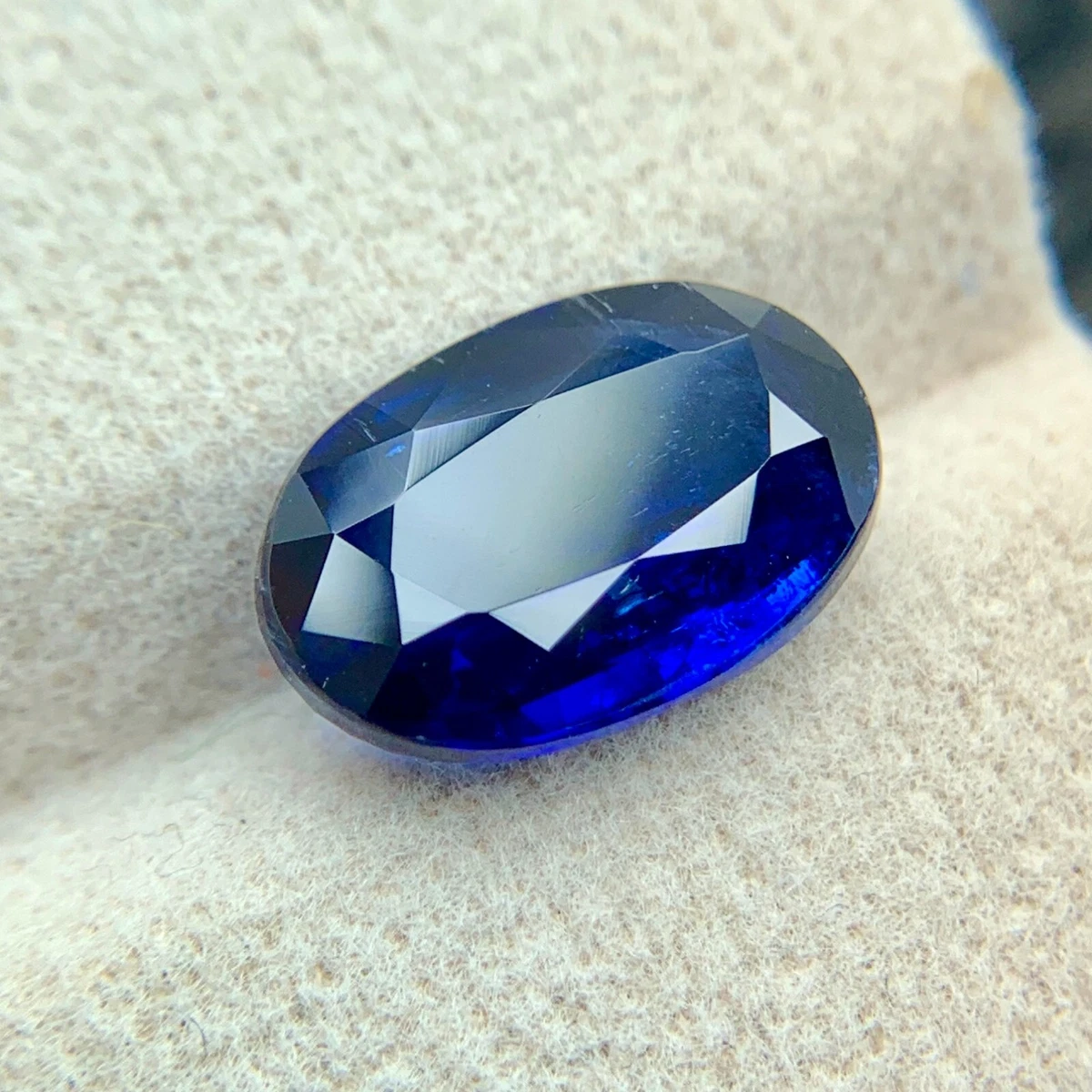 Superbe Kyanite bleue du Népal, taille brillant/1,08 carat