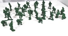 World War II 2 " Plastic Green Army Men Soldier Figures Lot of 28