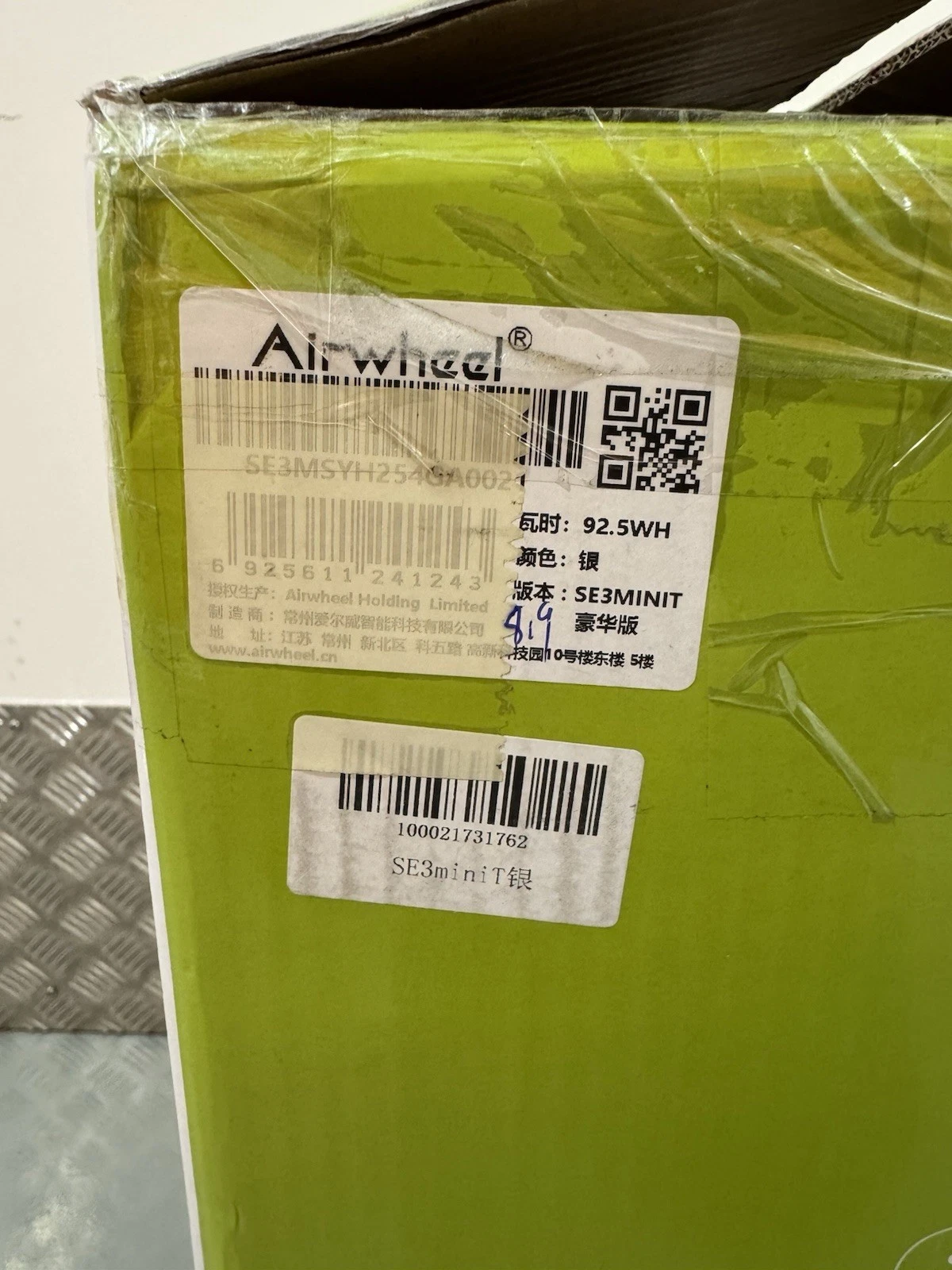 Airwheel SE3 Mini T Remote Contro Rideable Suitcase Cabin Size Brand New 5