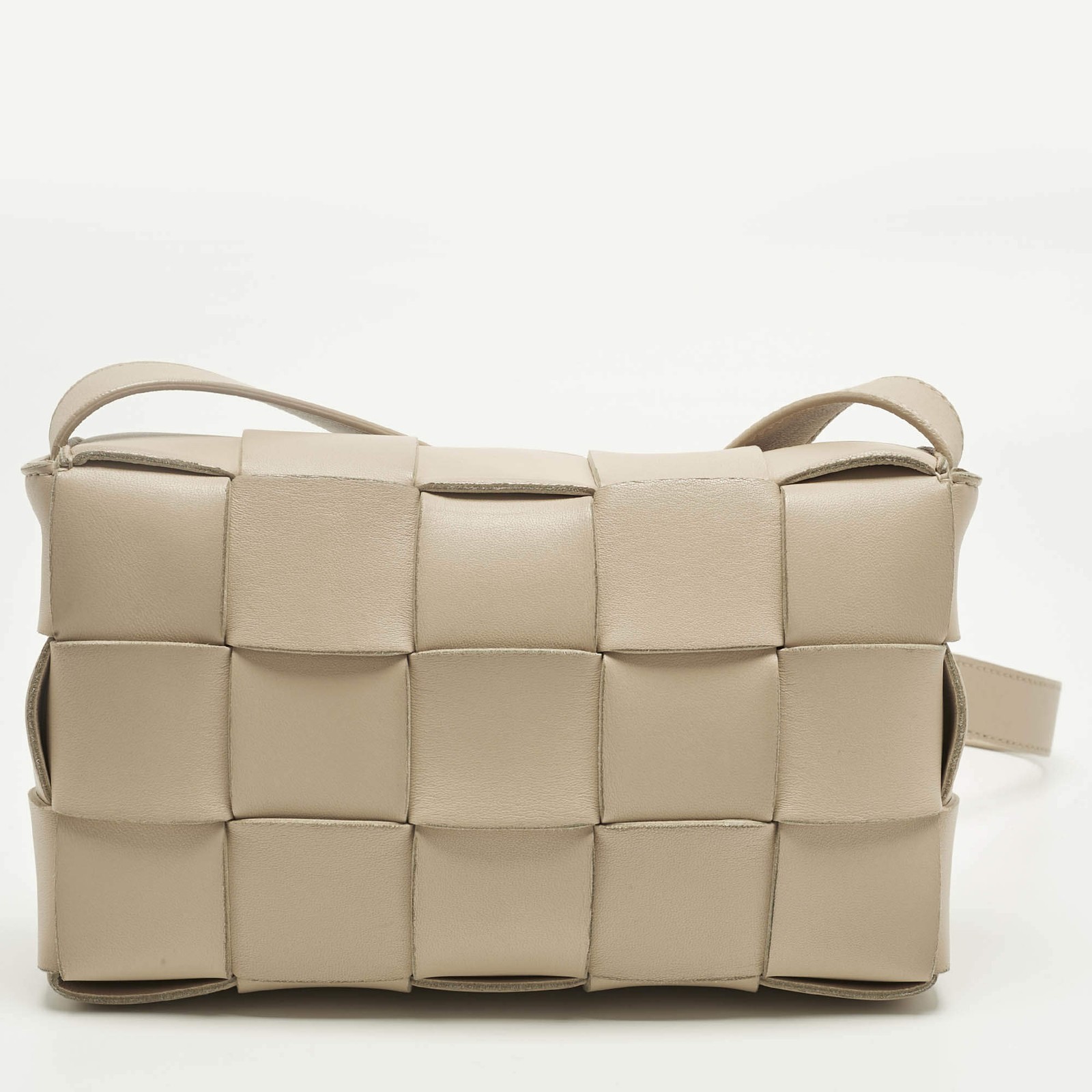 Bottega Veneta Beige Intrecciato Leather Cassette Shoulder Bag thumbnail 4