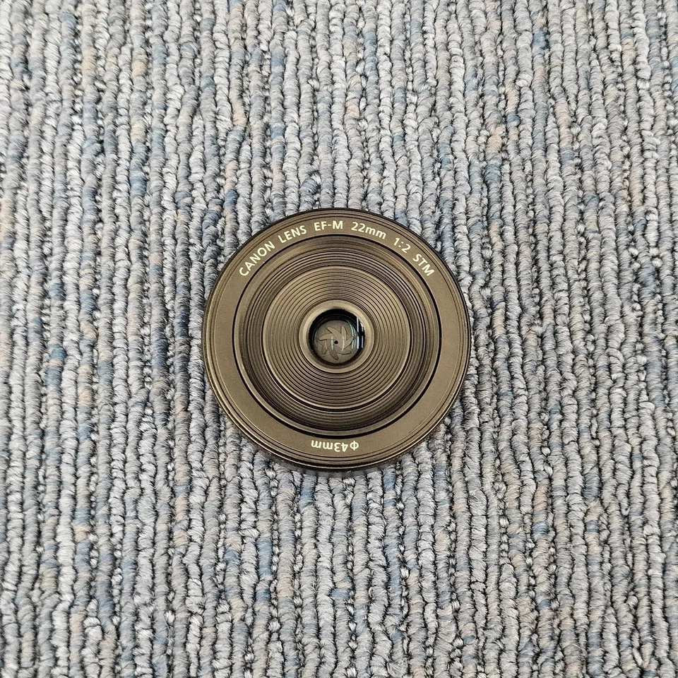 Canon EF-M 22 mm 1:2 STM Good Condition - Image 2 of 4