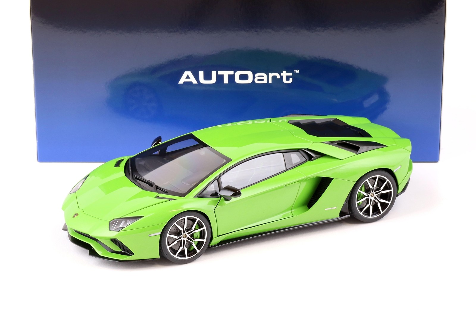 1:18 AUTOart Lamborghini Aventador S Verde Mantis / Pearl Green