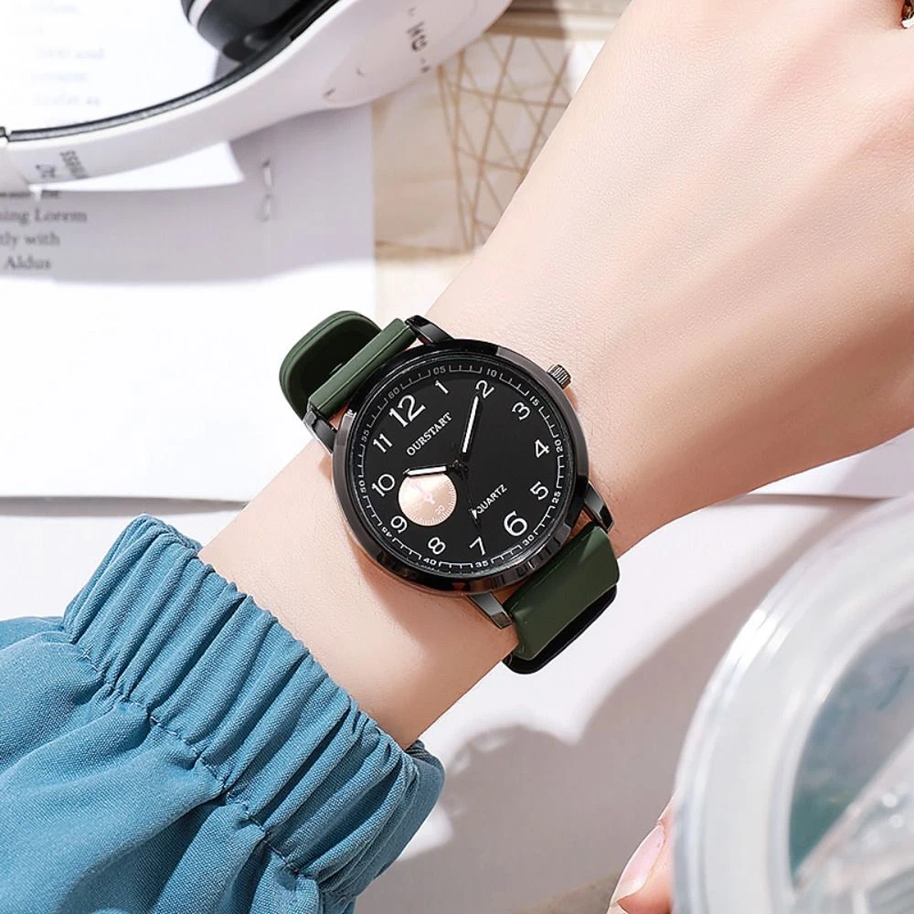 Lightweight Quartz Watch Silicone Strap Digital Watch Sports Watch