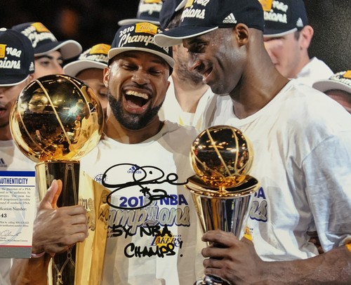 DEREK FISHER SIGNED 11X14 PHOTO WITH KOBE BRYANT "5X NBA CHAMPS" INSCRIP PSA ITP - Picture 2 of 4
