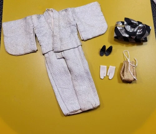 Vintage Barbie Japanese Exclusive Silver Kimono Complete! #B901-1 VHTF