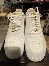 Talla 11 - Nike Air Force 1 '07 LV8 Gold Foil Swoosh