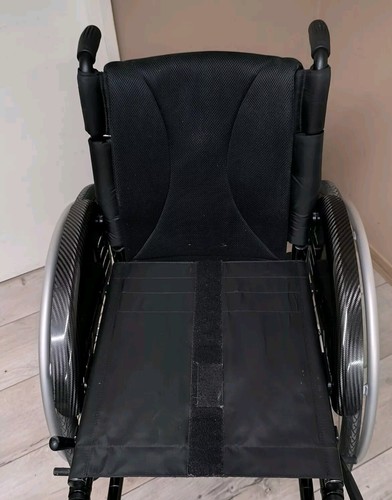 Küschall Aktiv Rollstuhl SB 38 cm mit Carbonkotflügel Aktivrollstuhl.Neuwertig - Picture 4 of 11
