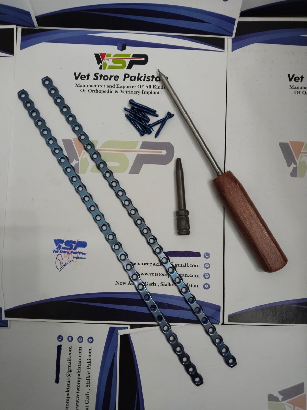 Placas de bloqueo veterinario ALPS 30 agujeros 3,5 mm con tornillos LCP de 3,5 mm 79 piezas TT